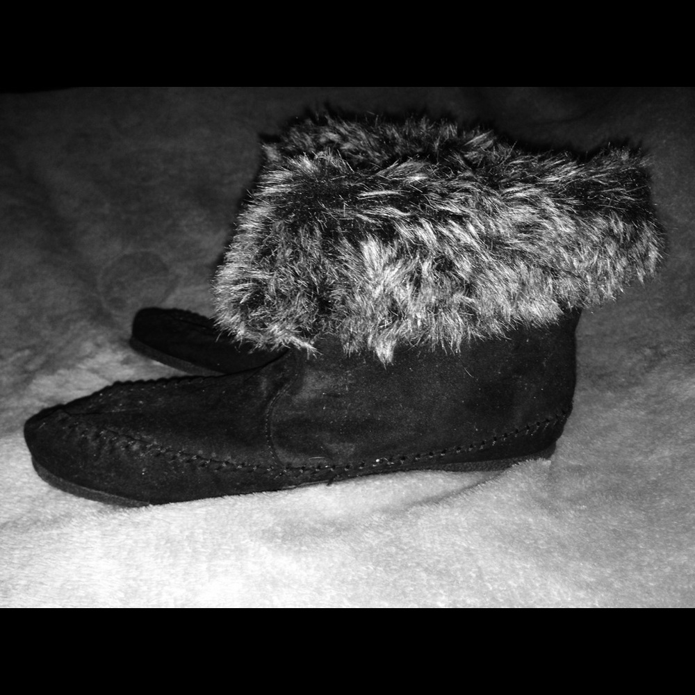 Shoes - Picture 2 of 2